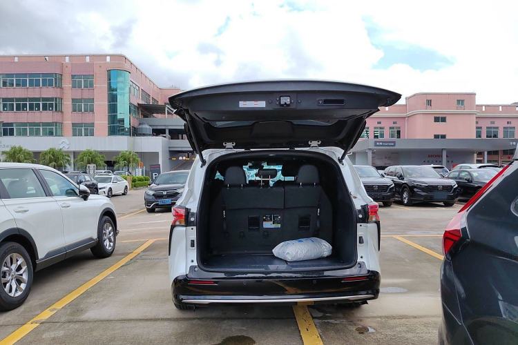 Used Toyota Sienna 2024 2.5L Hybrid Four-Wheel Drive Prestige Edition
