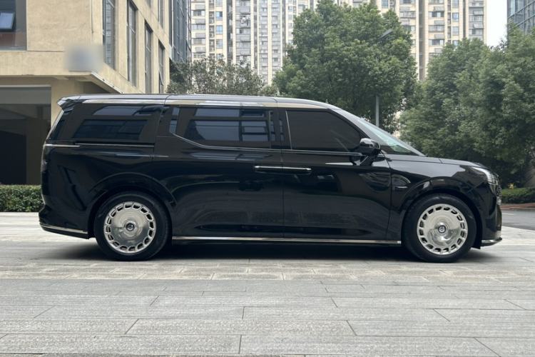 Used Volvo EM90 2025 Ultra Six-Seater
