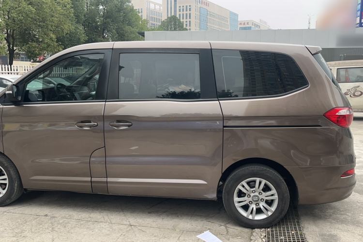 Used Huasong 7 2015 2.0T automatic comfort version
