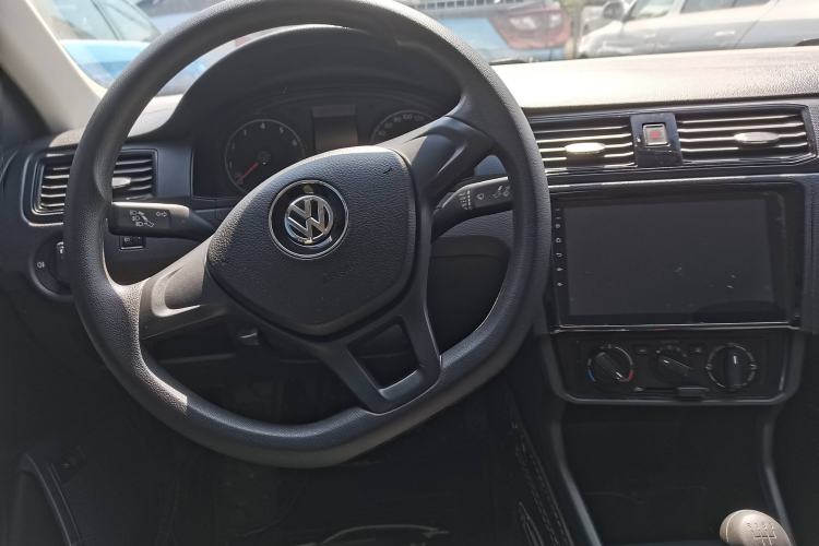 Used Volkswagen Santana 2016 1.6L Manual Fashion Edition
