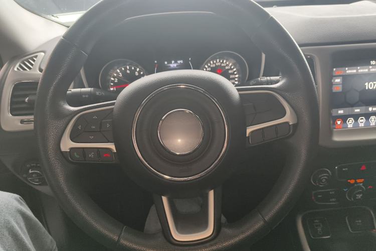 Used  Compass 2019 220T Automatic Enjoyment Version
