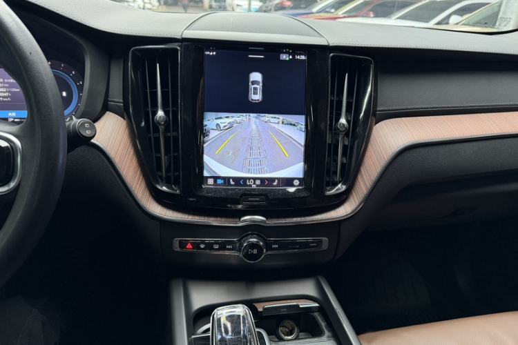 Used Volvo XC60 2022 B5 4x4 Smart Luxury Edition
