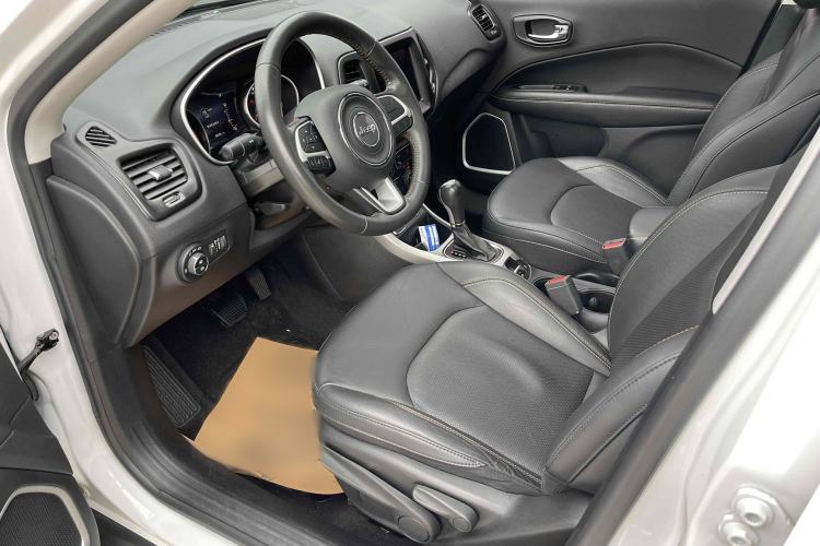 Used  Compass 2017 200T Automatic Family Edition
