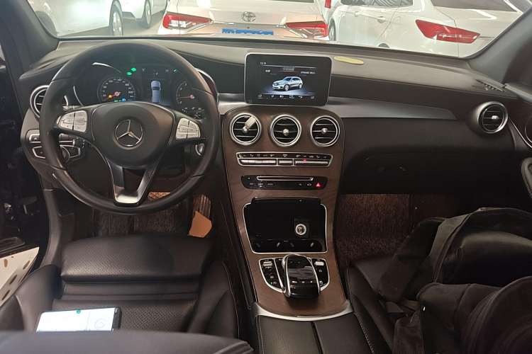 Used Mercedes-Benz GLC 2018 Refreshed GLC 300 4MATIC Dynamic Edition