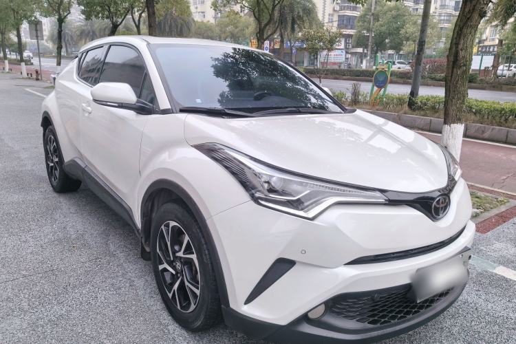 Used Toyota C-HR 2018 2.0L Luxury Sunroof Version China V Emission Standard
