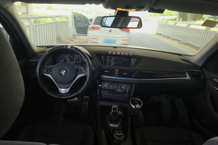 Used BMW X1 2015 sDrive18i Leading Edition
