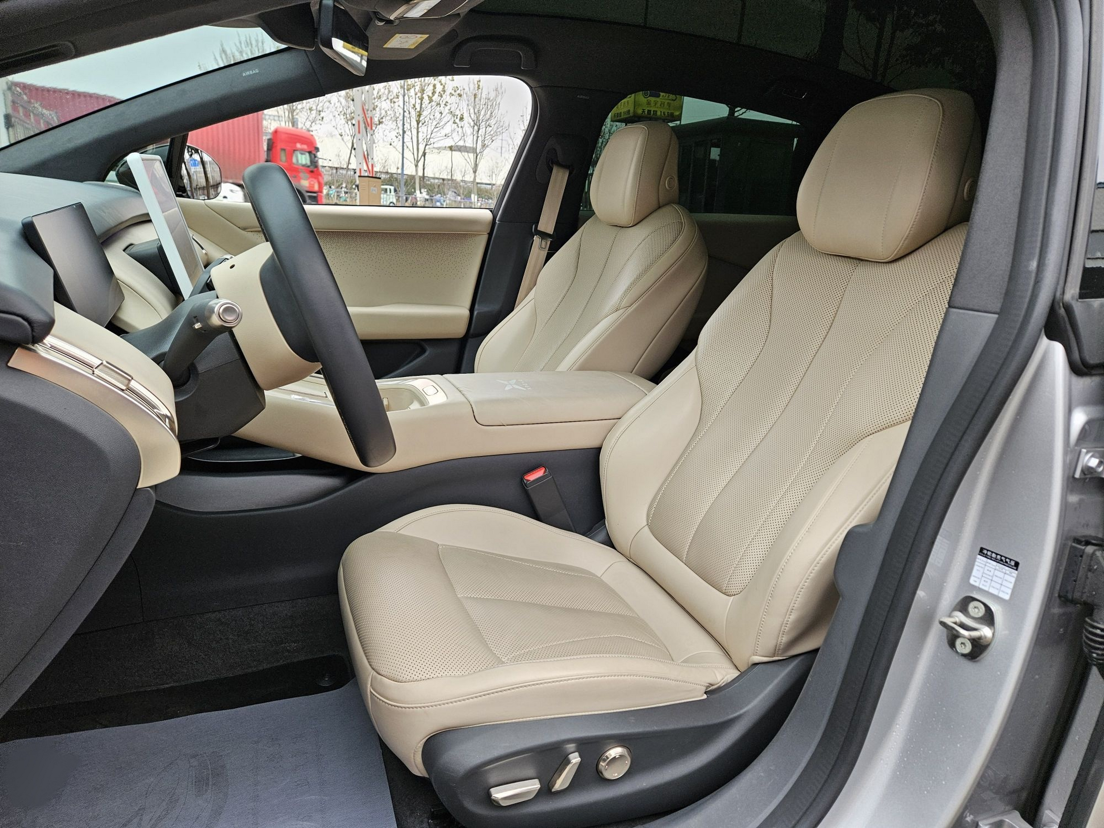 Переднее сиденье в автомобиле