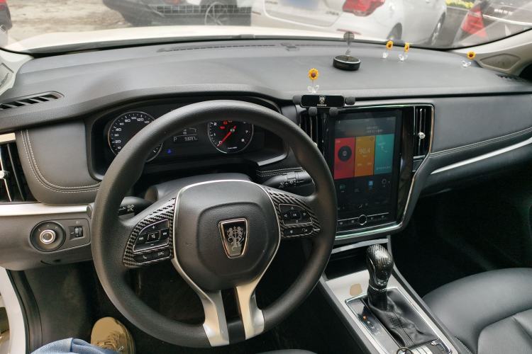 Used Roewe i6 2019 PLUS 1.6L CVT 4G Connected Flagship Deluxe Edition
