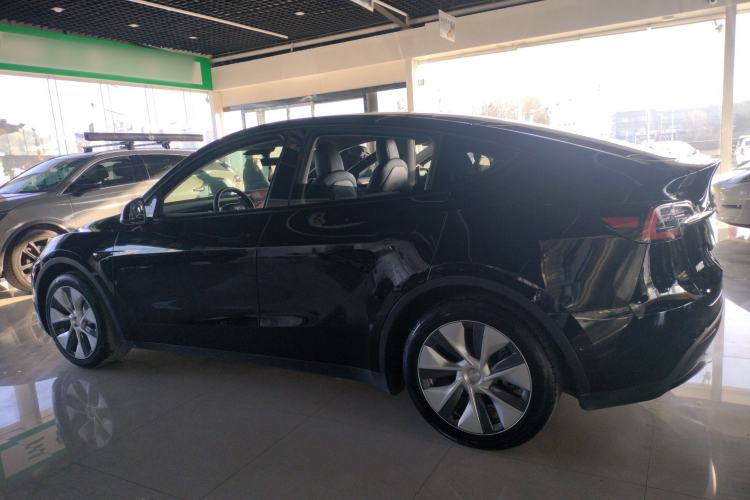 Used Tesla Model Y 2022 Long-Range All-Wheel-Drive Version