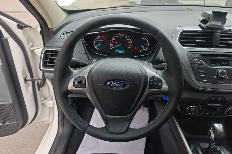 Used Ford Escort 2015 1.5L Automatic Fashion Model
