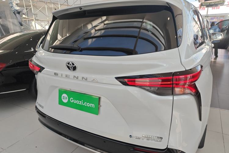 Used Toyota Sienna 2024 2.5L Hybrid Four-Wheel Drive Prestige Edition

