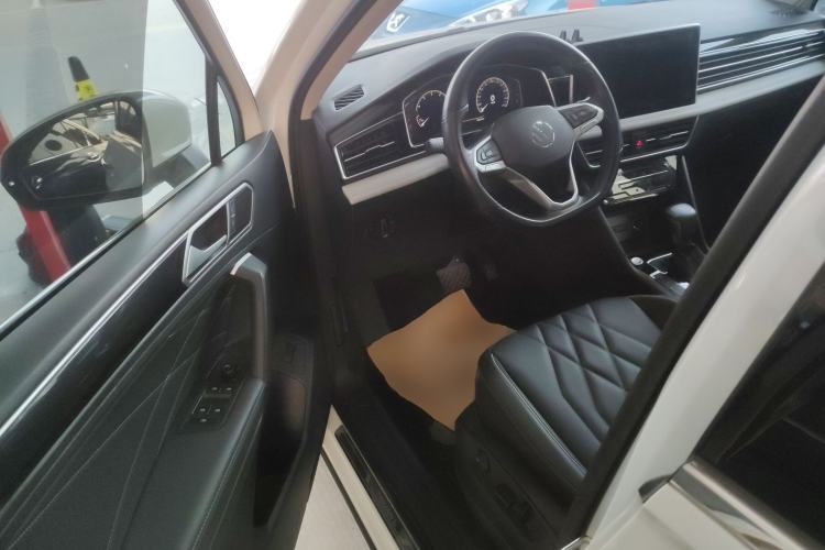 Used Volkswagen Tiguan L 2024 300TSI Automatic Two-Wheel Drive Smart Edition
