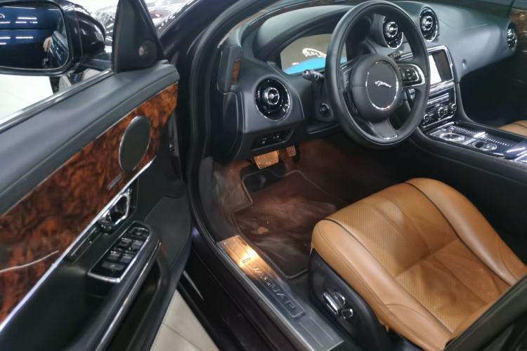 Used Jaguar XJ 2014 XJL 3.0 SC Two-Wheel-Drive Panoramic Business Edition