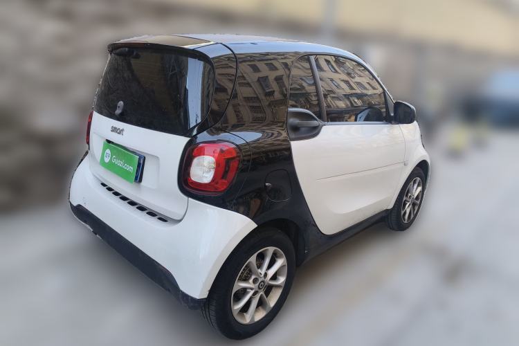 Used  fortwo 2015 1.0L 52 kW hardtop Dynamic version
