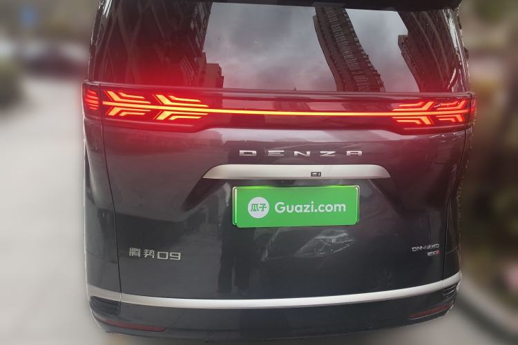 Used Denza D9 2025 DM-i Intelligent Drive 1020 Four-Wheel Drive Flagship Model