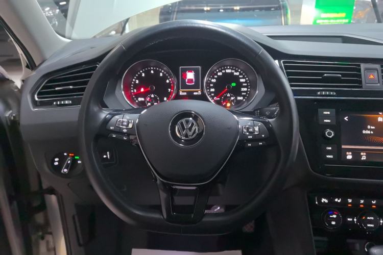 Used Volkswagen Tiguan L 2019 330TSI Automatic Two-Wheel Drive Smart Luxury Version China VI Standard
