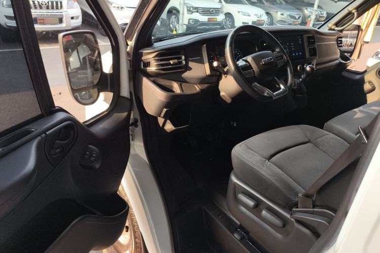 Used JMC Fushun 2022 2.0T Manual Multi-Function Passenger Vehicle Short Wheelbase Low Roof 6-Seater
