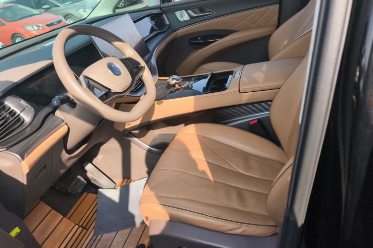 Used Denza D9 2022 DM-i 970 Four-Wheel Drive Flagship Model
