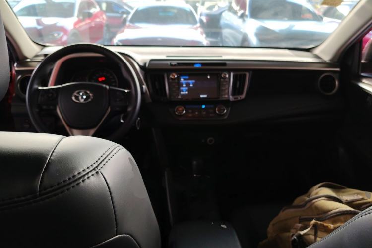 Used Toyota RAV4 2015 2.0L CVT Two-Wheel Drive Fashion Edition
