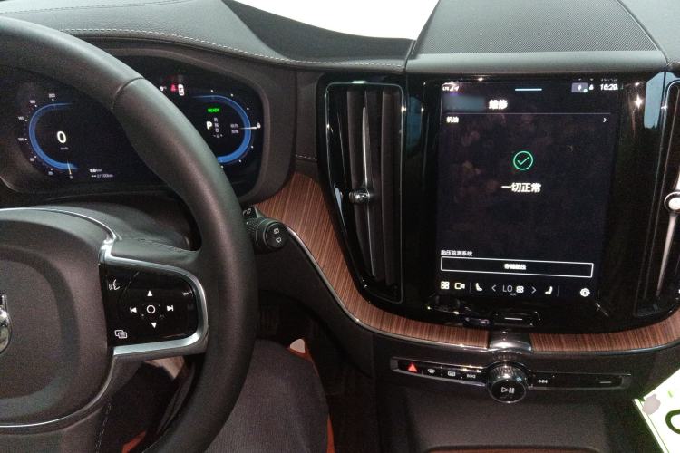 Used Volvo XC60 New Energy 2024 T8 Plug-in Hybrid Long-Range All-Wheel Drive Smart Luxury Edition
