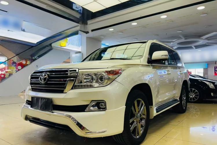 Used Toyota Land Cruiser 2015 4.0L VX-R 8-Seater Middle East Version
