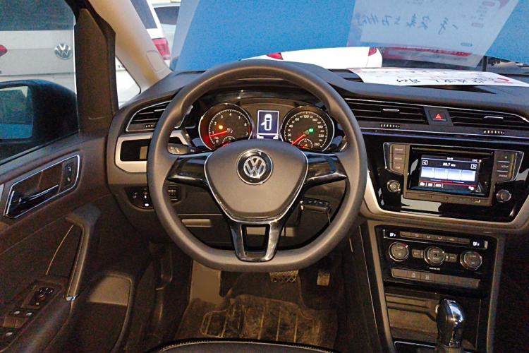 Used Volkswagen Touran 2016 Volkswagen Touran L 280TSI DSG Comfort Edition