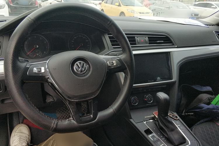 Used Volkswagen Lamando 2019 230TSI DSG Fashion Edition China VI
