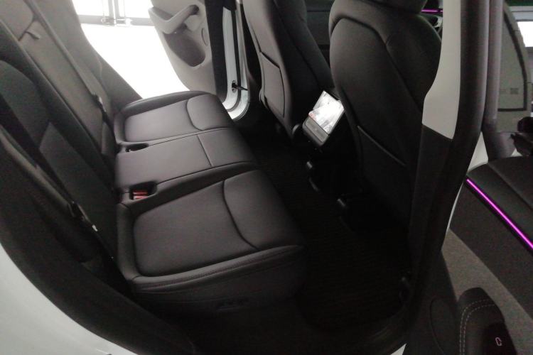 Used Tesla Model Y 2025 Rear-Wheel-Drive Version
