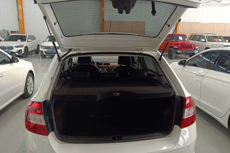 Used Skoda Rapid Spaceback 2014 1.6L Automatic Enjoyment Edition