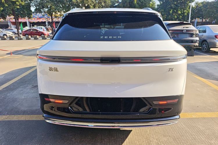 Used Zeekr 7X 2025 100 kWh Long-Range Rear-Wheel Drive with Intelligent Driving Features
