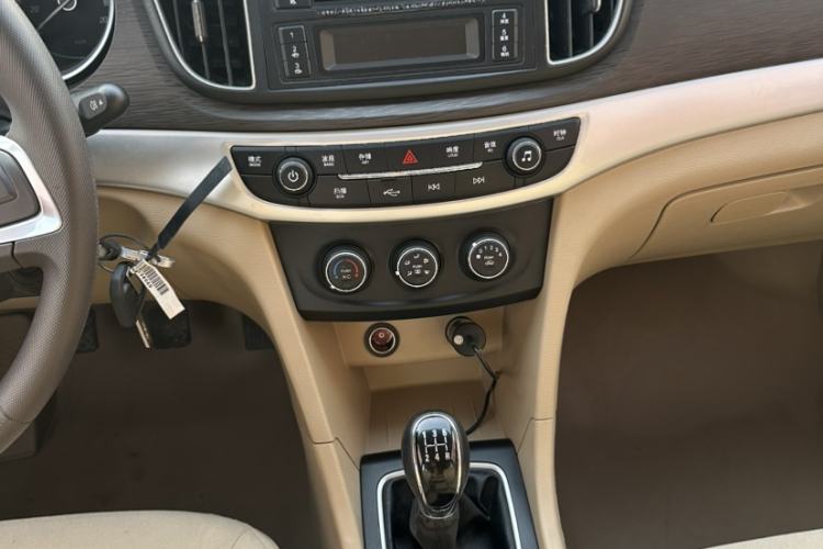 Used Baojun 730 2016 Revised Version 1.5L Manual Standard Model 5 Seats