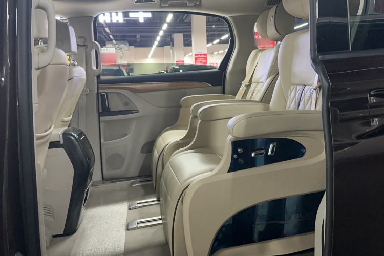 Used Buick GL8 2017 ES 28T Comfort Model China V Standard
