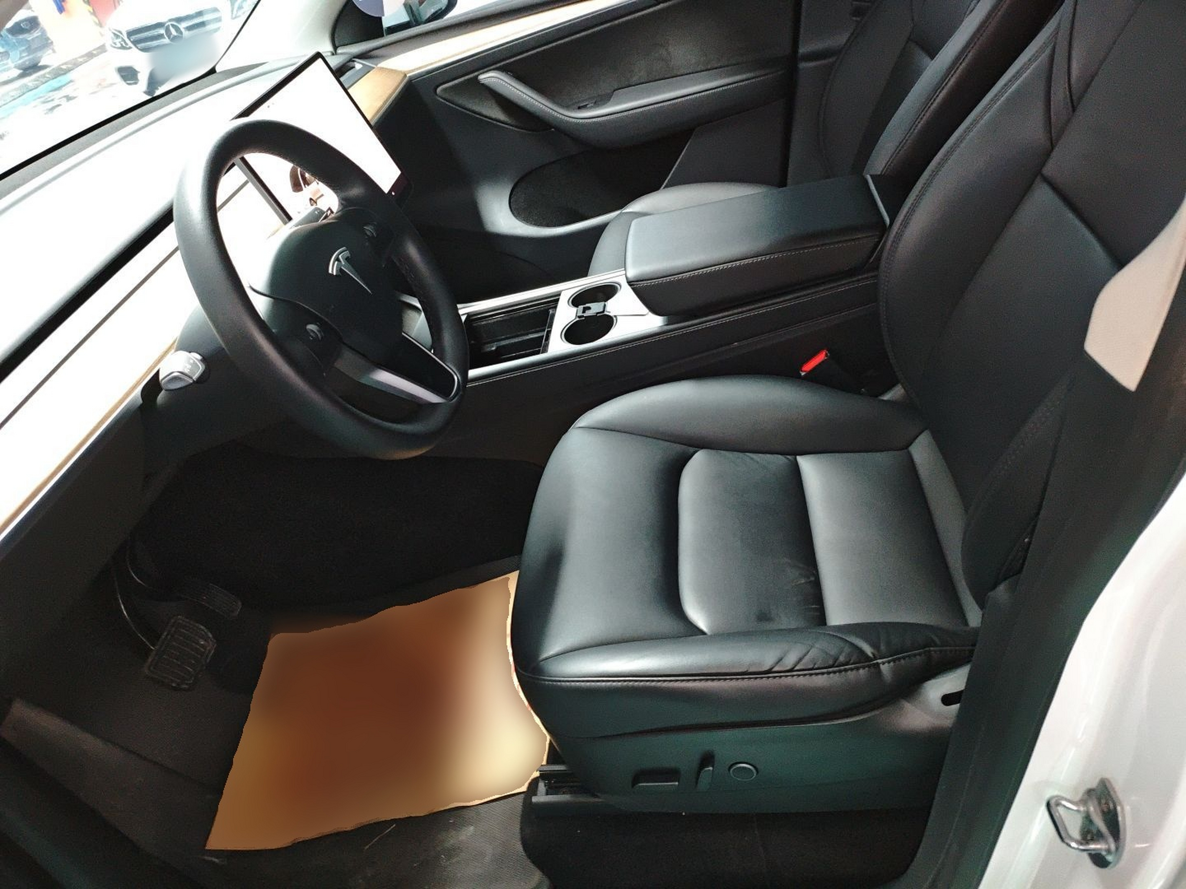 المقاعد الأمامية داخل السيارة