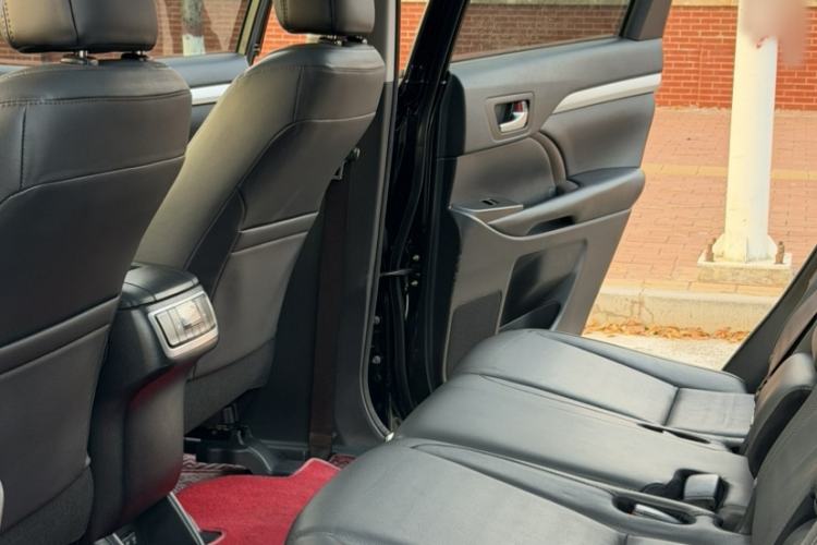 Used Toyota Highlander 2018 2.0T Two-Wheel Drive Prestige Version 7 Seats China V Emission Standard
