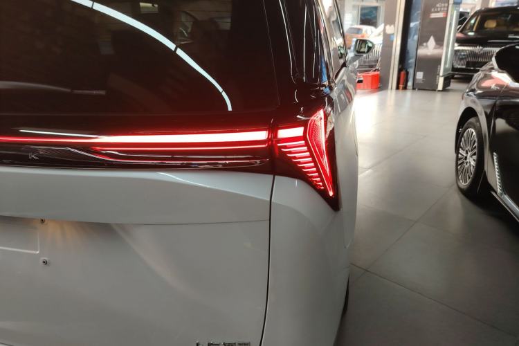 Used Buick GL8 New Energy 2024 Lu Zun Luxury Edition 7-Seater
