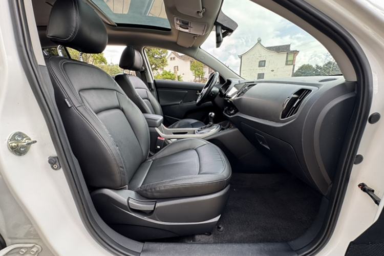 Used Kia Sportage R 2015 2.0L Automatic Two-Wheel Drive DLX Model
