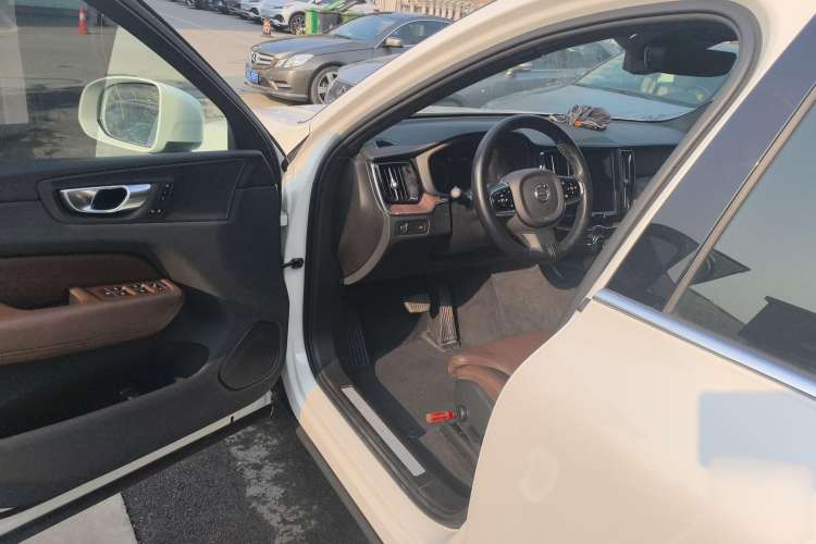 Used Volvo XC60 2021 T5 4x4 Smart Luxury Edition
