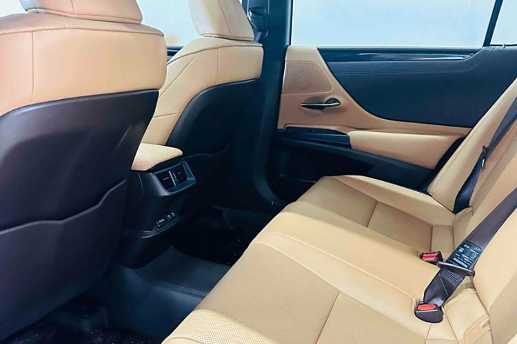 Used Lexus ES 2020 200 Excellence Edition
