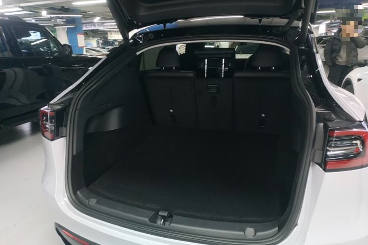 Used Tesla Model Y 2023 Rear-Wheel-Drive Version
