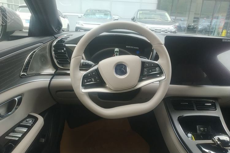 Used BYD Han 2025 EV with 701 km of Laser Radar-Enabled Intelligent Driving