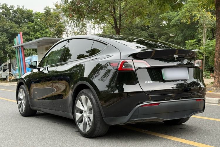 Used Tesla Model Y 2023 Long-Range All-Wheel-Drive Version
