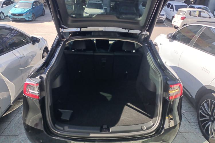 Used Tesla Model Y 2023 High-Performance All-Wheel-Drive Version