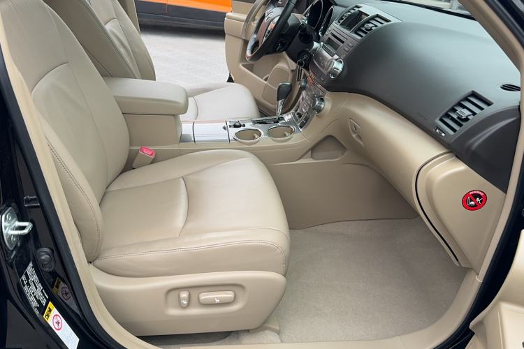 Used Toyota Highlander 2012 2.7L Two-Wheel Drive 7-Seater Luxury Edition
