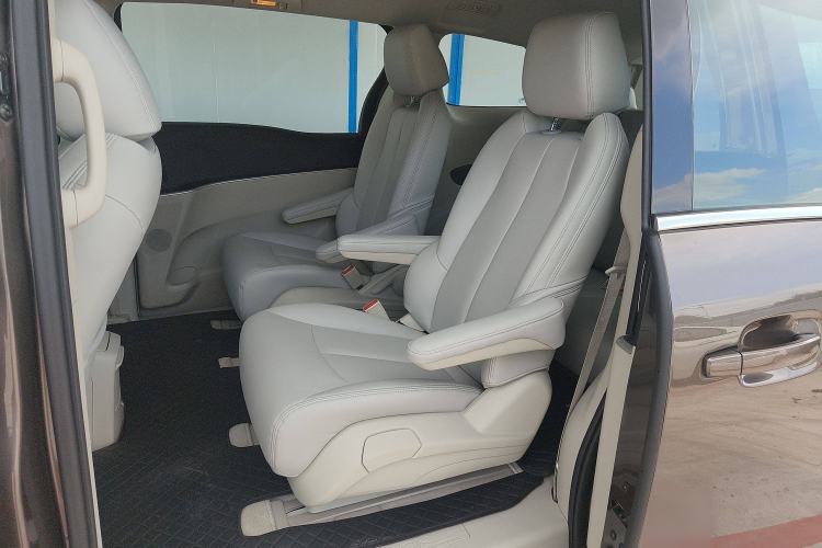 Used Buick GL8 2023 Land Executive Class Comfort Model
