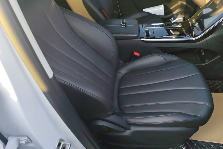 Used Roewe RX5 MAX 2021 Supreme Series 300TGI Automatic Luxury Cabin Edition
