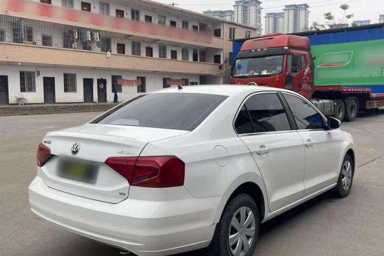 Used Volkswagen Jetta 2017 1.5L Manual Fashion Edition
