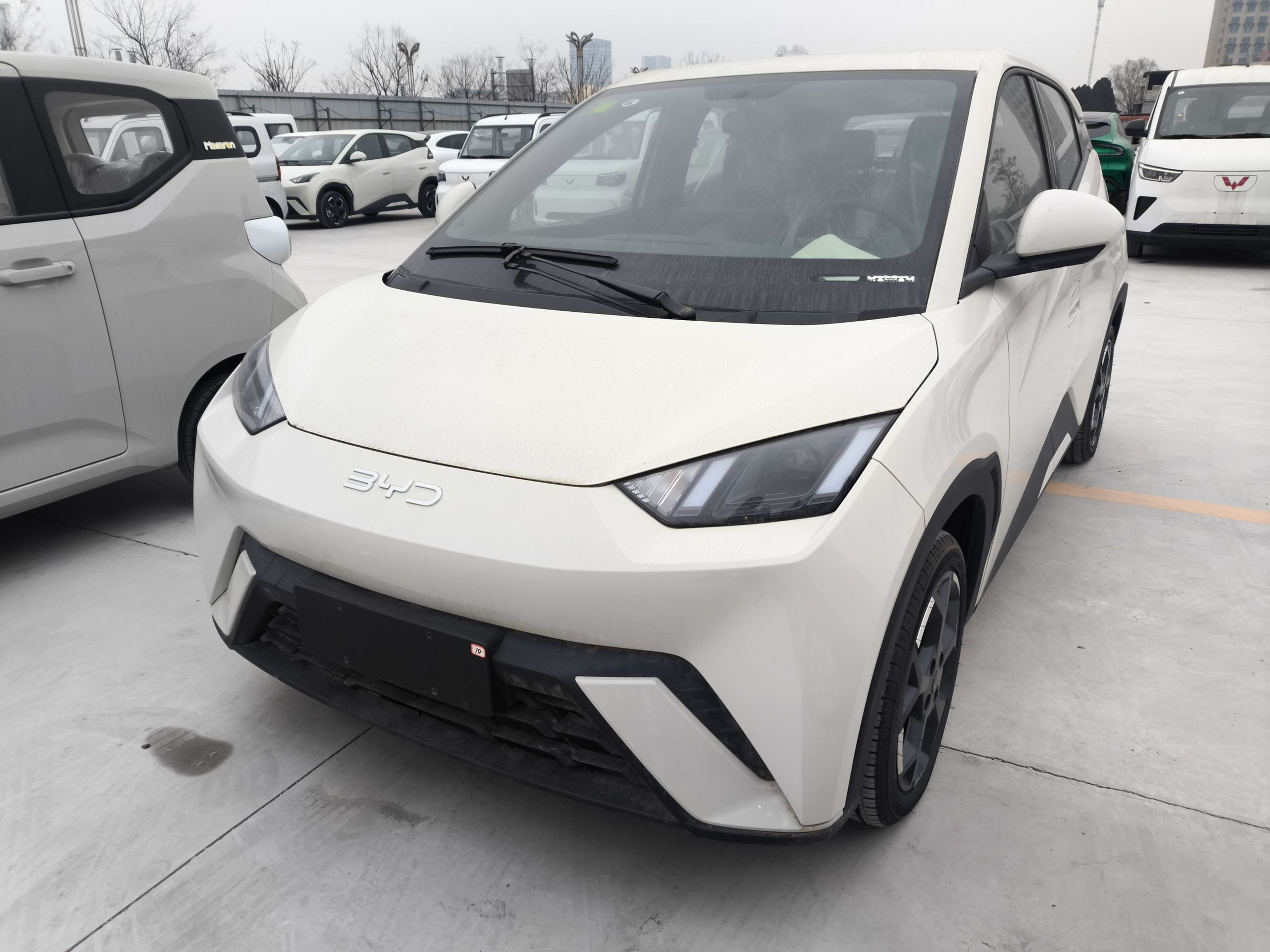 Под передней частью автомобиля