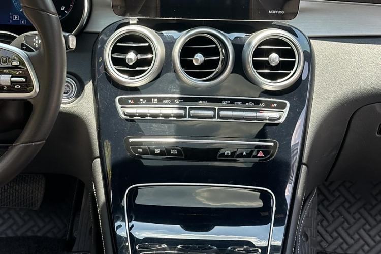 Used Mercedes-Benz GLC 2022 Refreshed GLC 260 L 4MATIC Dynamic Edition
