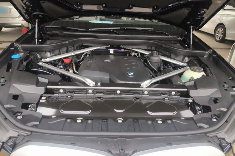 Used BMW X5 2023 xDrive 30Li Luxury M Sport Package
