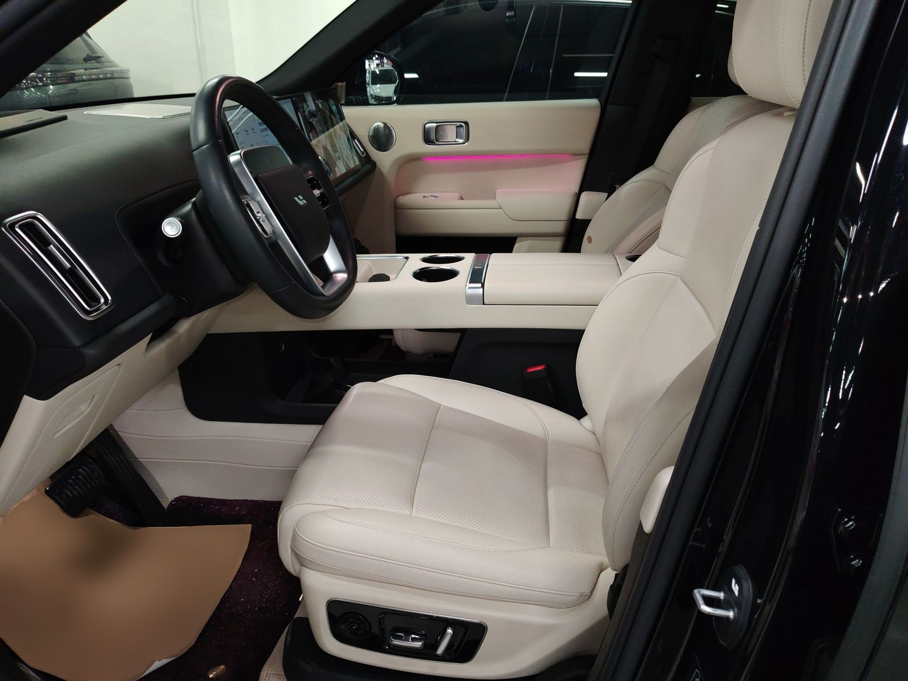 المقاعد الأمامية داخل السيارة